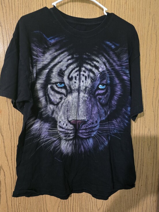 Liquid Blue Other - Liquid Blue Black Graphic Tee with Blue-Eyed White Tiger